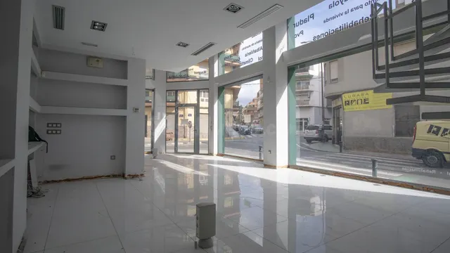 Se alquila local comercial en excelente ubicación - foto 3