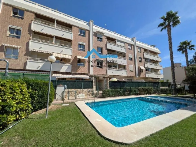 Amplio apartamento con gran terraza y piscina en Alfaz del Pi — 2