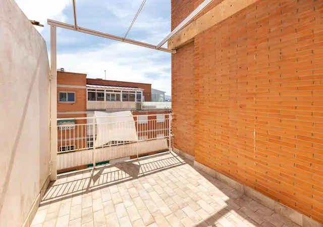 SALE A LA VENTA EXTRAORDINARIO ATICO "REFORMADO" EN GRANADA — 24
