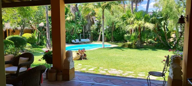 se vende 2 parcelas contiguas con casa en urbanizacion Atalaya rio Verde Marbella — 31