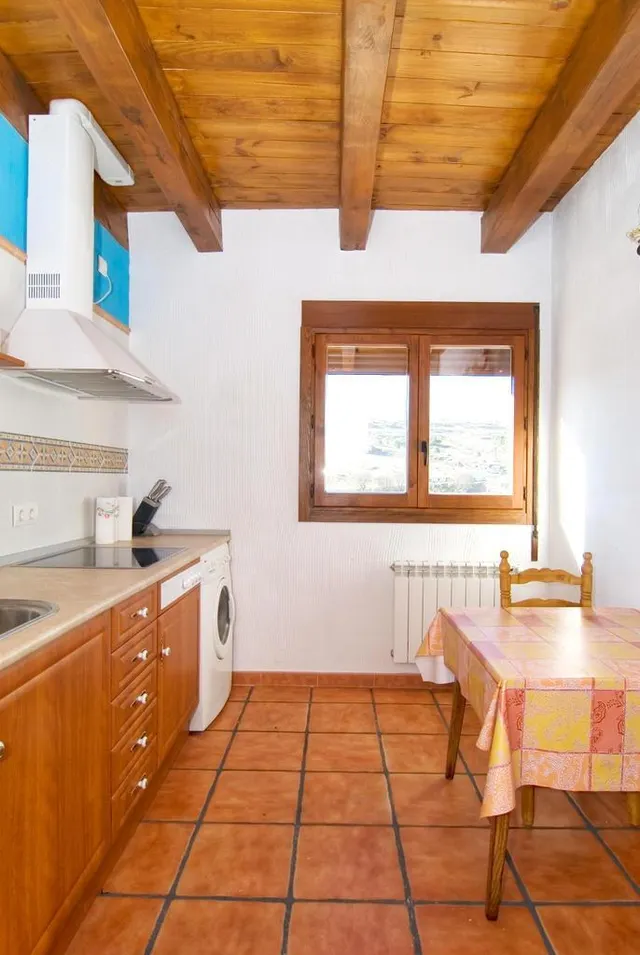 Encantadora Casa Rural en Funcionamiento con Opción de Vivienda Privada — 7