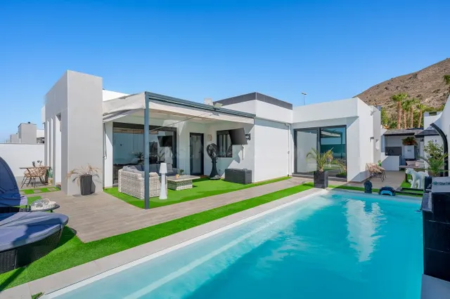 VILLA DE 4 DORMITORIOS Y 2 BAÑOS EN FORTUNA (MURCIA) — 4