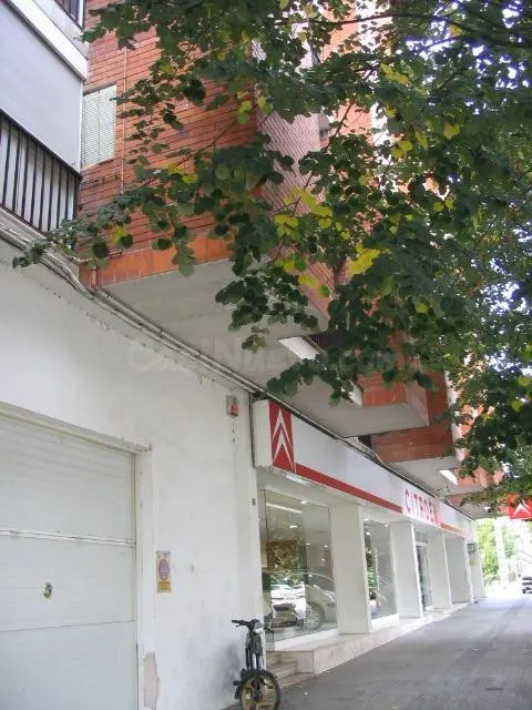 Piso en Olot: inversión con potencial en zona céntrica - foto 2