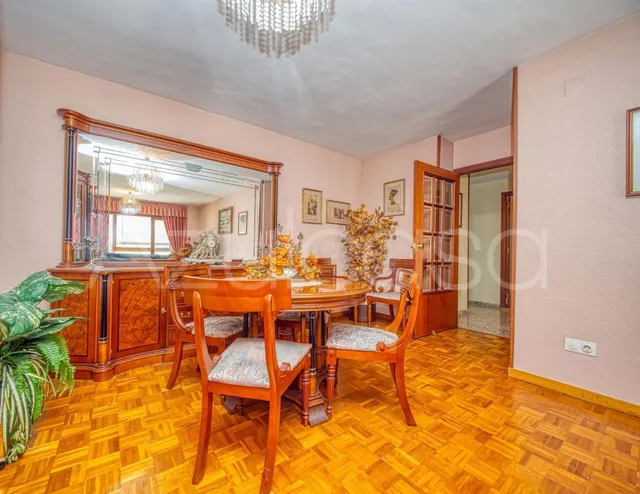 Estupendo piso en venta de 4 dormitorios y 2 baños con plaza - foto 5