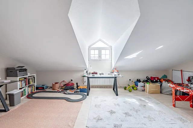 MAGNÍFICO CHALET EN LA SIERRA DE GUADARRAMA PARA VIVIR EN UNA PLANTA Y LISTO PARA ENTRAR A 25 MINUTOS DE MADRID CON PORCHE, JARDÍN Y PISCINA — 30