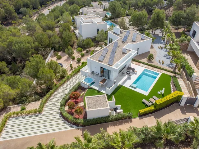 Villa de ensueño en Las Colinas Golf con parcela de 1700m2 - foto 2