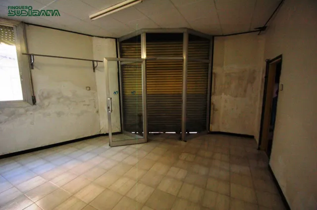 LOCAL COMERCIAL EN VENDA AL CENTRE DE VILANOVA DEL CAMÍ — 3