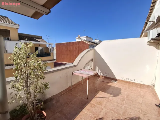 ÁTICO EN VENTA EN LA ZONA DE SANTS PATRONS   Junto al IES Rei en Jaume I — 10