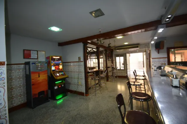 ¡¡ Gran oportunidad de negocio !! Venta de dos locales comerciales, opción a compra o traspaso. — 2