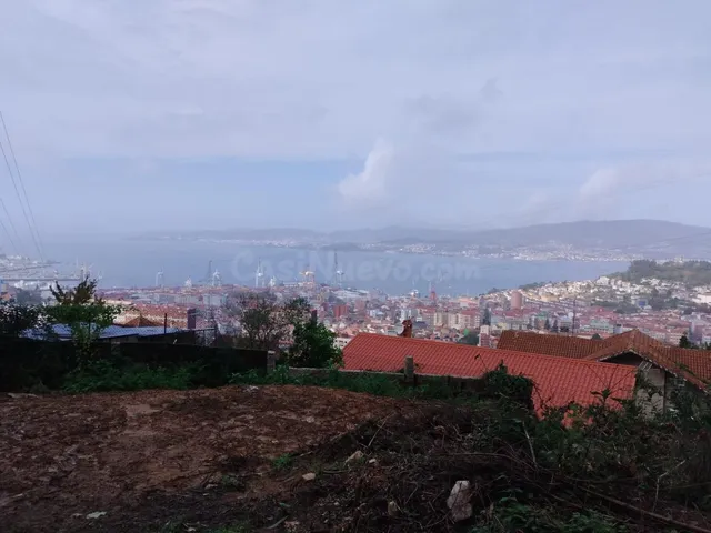 Parcela Urbana en Teis, Vigo, con Vistas a la Ría.