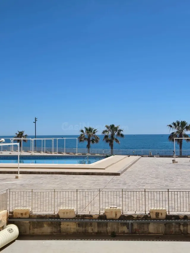 MAGNIFICA VIVIENDA EN PRIMERA LINEA DE PLAYA Y CON PISCINA COMUNITARIA, IDEAL PARA VIVIR TODO EL AÑO — 5