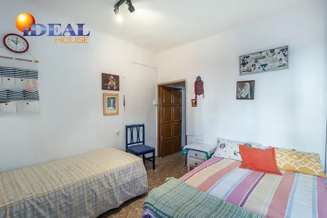 Amplia casa independiente de seis dormitorios a un paso del pantano de los Bermejales — 26