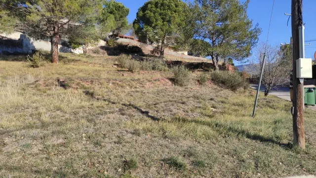 TERRENO ESQUINERO DE 1307m2 EN LA URBANIZACIÓN DE COMABELLA, - foto 2