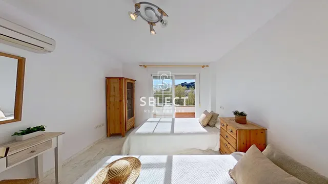 Apartamento con Terraza y Vistas Panorámicas al Mar en Marina del Este. — 12