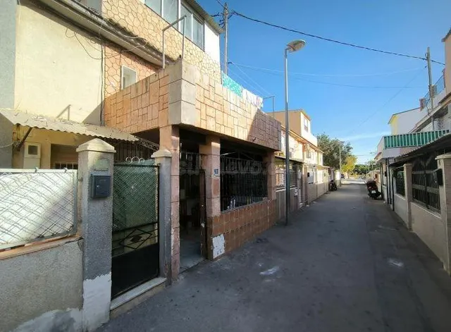 SE VENDE casa adosada OKUPA en C Alc.Conesa Balanza-V.Cari 1 - foto 3
