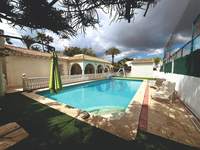 Magnifica villa en primera línea del mar en Orihuela Costa — 3