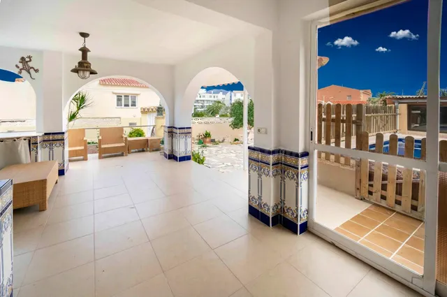Planta baja de céntrico chalet en el Albir, con cuatro dormi - foto 5