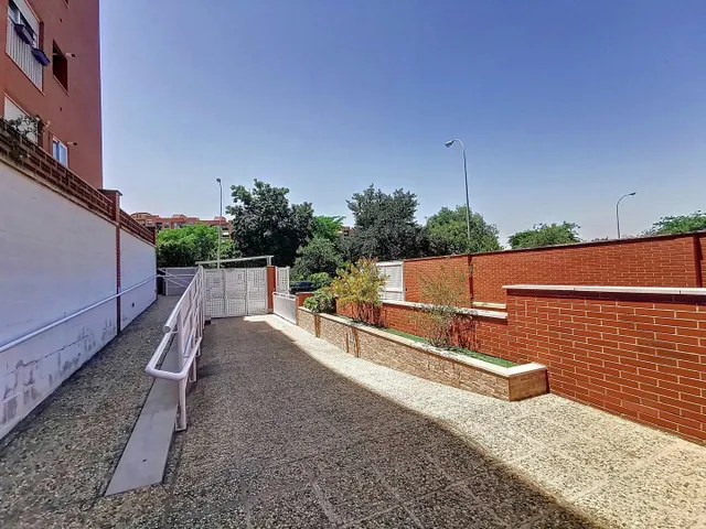 Piso con enorme terraza en Barrio de los Periodistas de Granada — 27