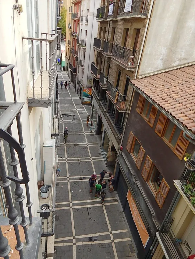 ETXEA vende piso en la Plaza de Castillo, 3 dormitorios, 2 baños, ascensor, 2ª altura — 26
