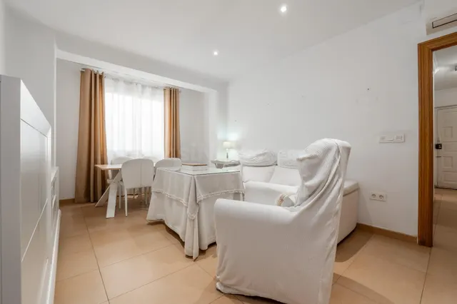 Piso de 87 m2 con 3 dormitorios en Pedro Antonio de Alarcón 27, junto a Recogidas — 4