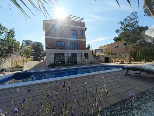 Villa 5 habitaciones 256m² en venta - Zona Pueblo — 3