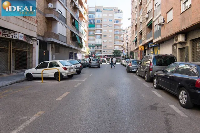 A6100J6. Plaza de garaje en camino de Ronda, junto Gimnasio Yo10 — 12