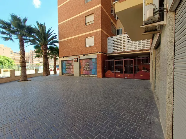¡Ideal para tu negocio! Alquiler de local luminoso en zona Princesa Mercedes — 15