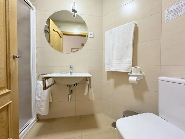 HOSTAL RESTAURANTE EN PLENO CASCO ANTIGUO DE CANDELEDA — 47