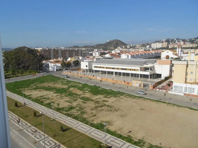 Estudio con plaza de garaje en teatinos, junto a la universidad — 2