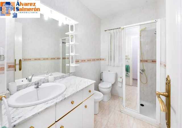 ¡Oportunidad única! Ático de 4 dormitorios y 2 baños con gran terraza frente al Colegio Agustinos (Arabial) — 23