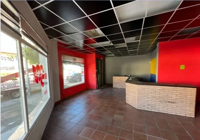 LOCAL COMERCIAL EN  CUATROVIENTOS — 2
