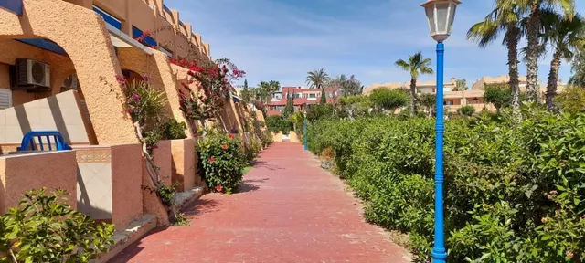 Planta baja en primera línea de playa en urbanización Naturi - foto 4