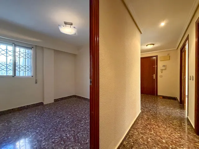 Piso de 4 habitaciones en alquiler en barrio Beteró — 20