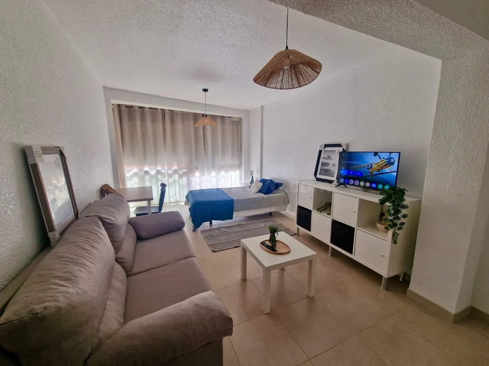 Piso de 3 dormitorios en Los Ángeles – listo para vivir o rentabilizar 123.000 € | Calle España, Almería