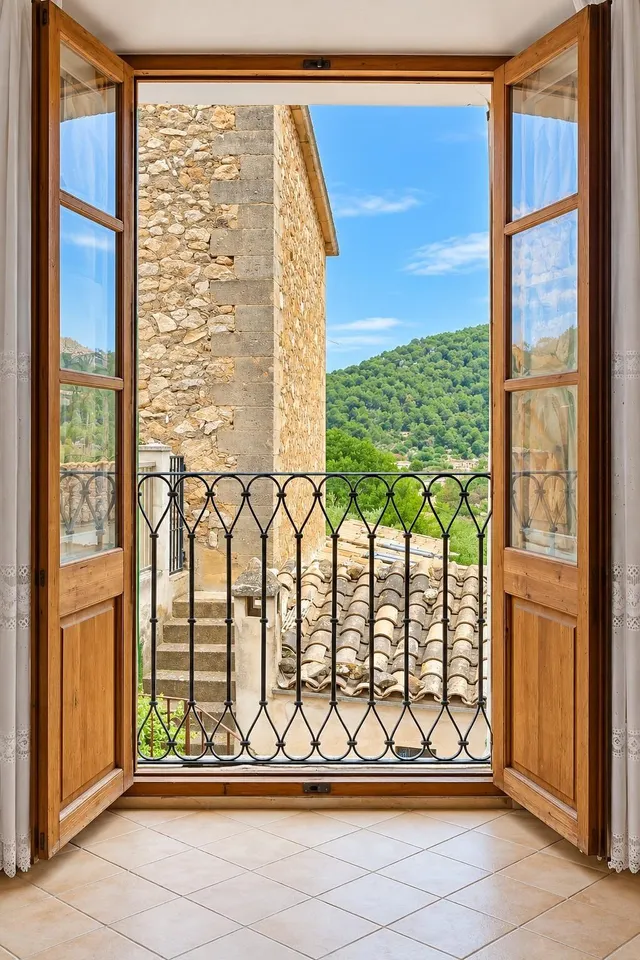 Encantadora casa de pueblo con 4 habitaciones y garaje en plena Serra de Tramuntana. — 2