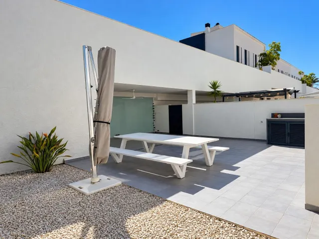 Preciosa casa de esquina con 3 dormitorios, amplia parcela privada y vistas panorámicas en Albir — 6