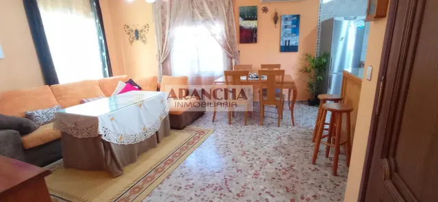 Chalet de 200m y dos naves en parcela de 6700 — 7