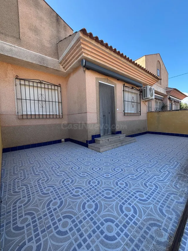 ESTUPENDA CASA CON GRAN ESPACIO EXTERIOR - foto 2