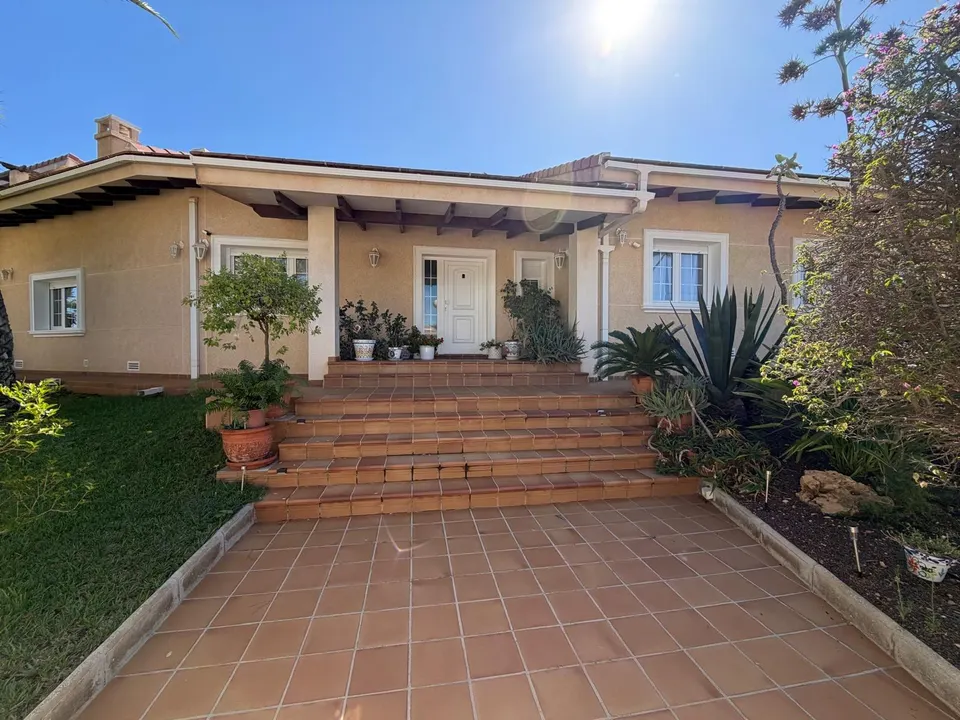 Chalet de lujo en Cabo Roig con 5 hab 5 baños picina propia chalet estilo americano