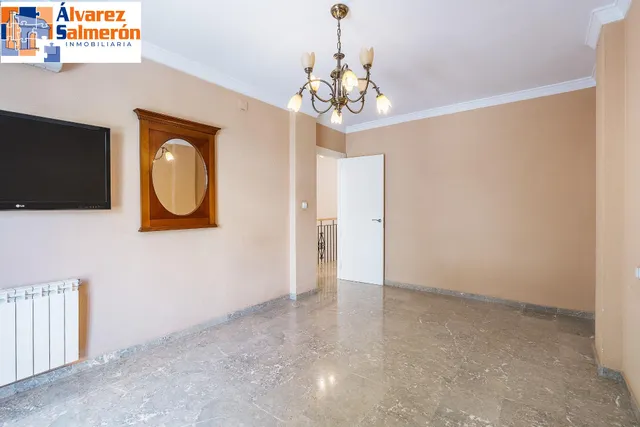 ADOSADA EN URBANIZACIÓN EN HUETOR VEGA — 18