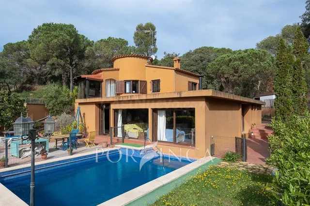 Villa con carácter de 5 dormitorios cerca de Palamós en un e