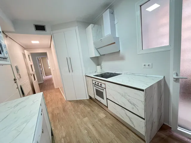 Piso recién reformado con garaje en el centro de Cáceres — 5
