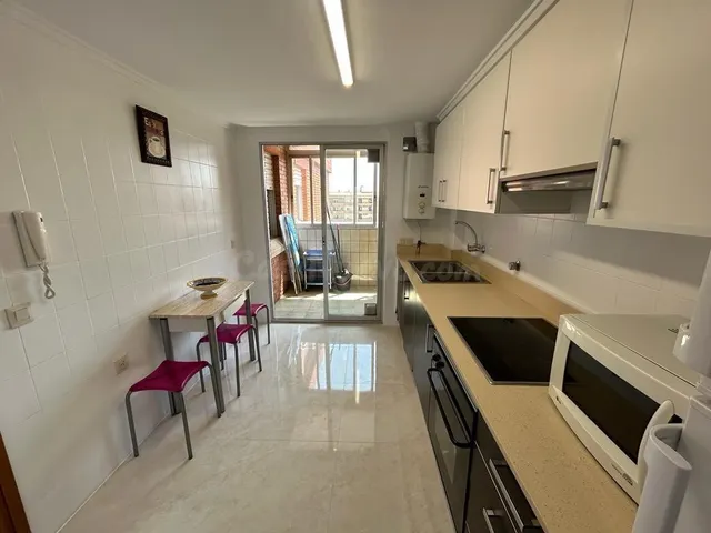 Piso 4 habitaciones 115m² en alquiler - Exposició - foto 3
