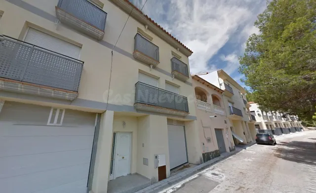 Se vende piso adosado ALQUILADO en Calle La Cafe 15 de Tarragona (Tarragona). — 2