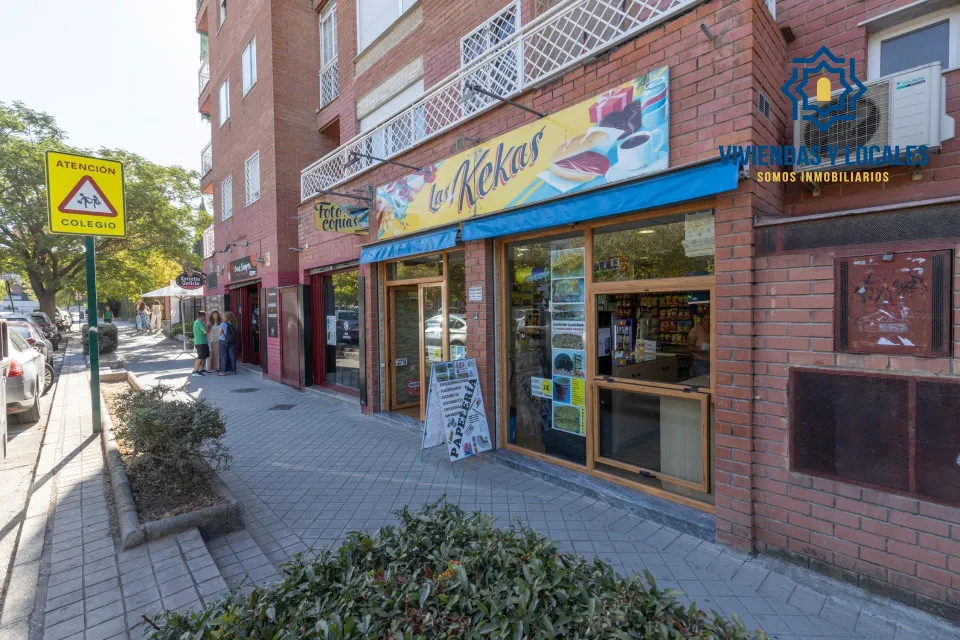 Local en venta junto al instituto Zaidín Vergeles – Listo para empezar tu negocio