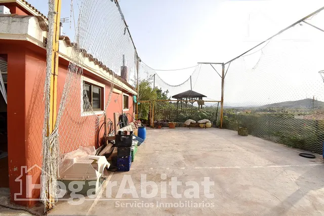 VILLA SEMINUEVA CON PISCINA, TERRAZA Y GRAN JARDÍN — 45