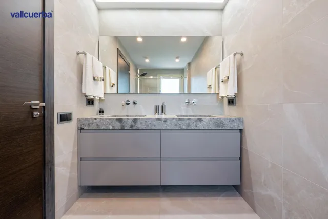 CASA ESQUINERA EN RESIDENCIAL AIGÜESVERDS DE REUS — 39