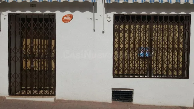 Local  en el centro de la población — 3