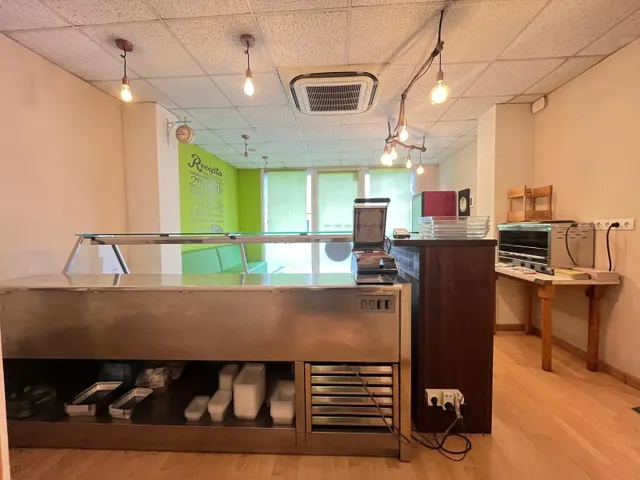 Traspaso de local Restaurante en calle Peatonal — 11