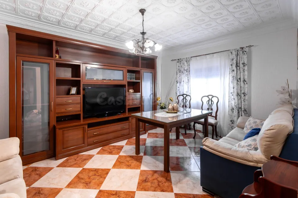 CASA DE UNA PLANTA EN BDA LA MILAGROSA